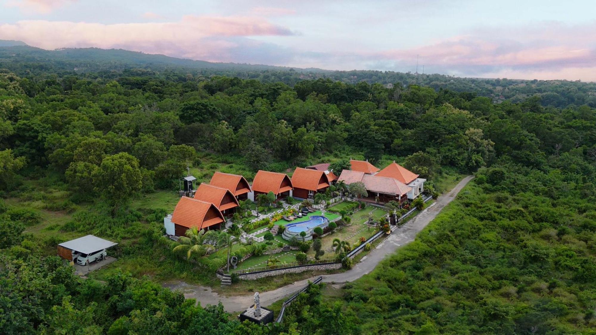 Reynten Hill Resort Batununggul Exteriör bild